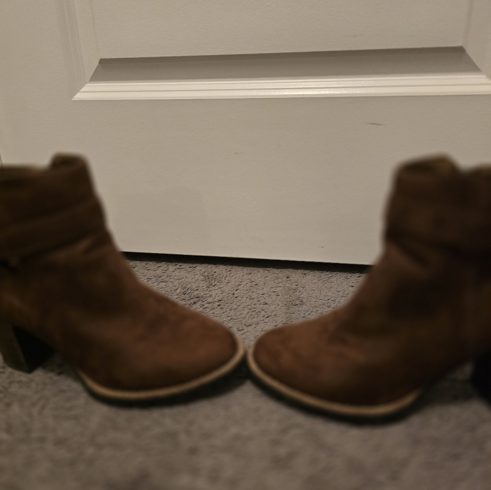 Size 10 cognac ankle boots fits like a 9 with socks on